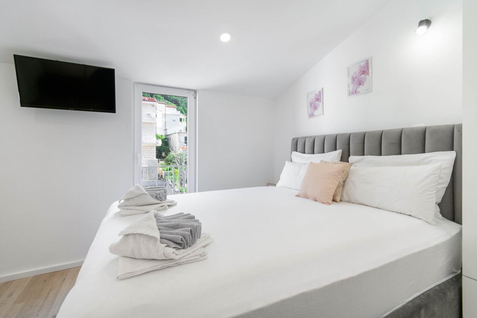 Apartment Kristina Dujmovic *